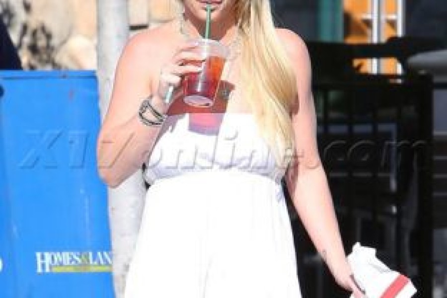 8/12 Britney da Starbucks