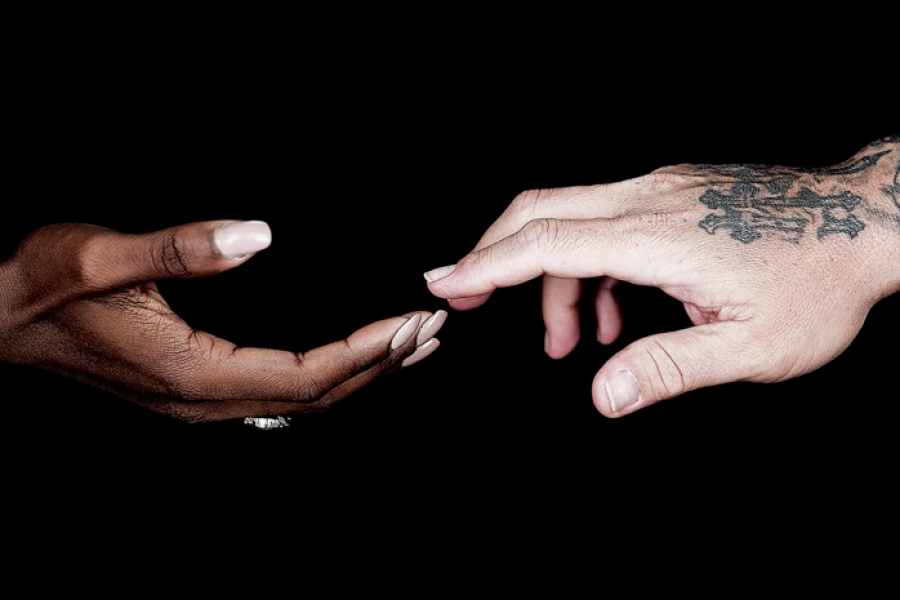 “Hands” – Il brano per Orlando